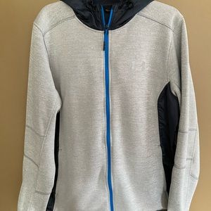 Men’s under Armour pullover hoodie. Size men’s large.
